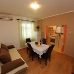 Vedrana Apartment *