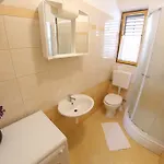 瓦德纳公寓 *