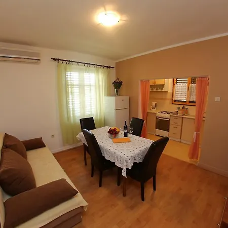 Vedrana Apartment *